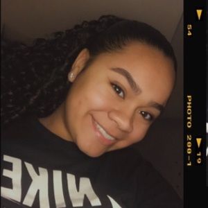 Meet your Posher, Alexis